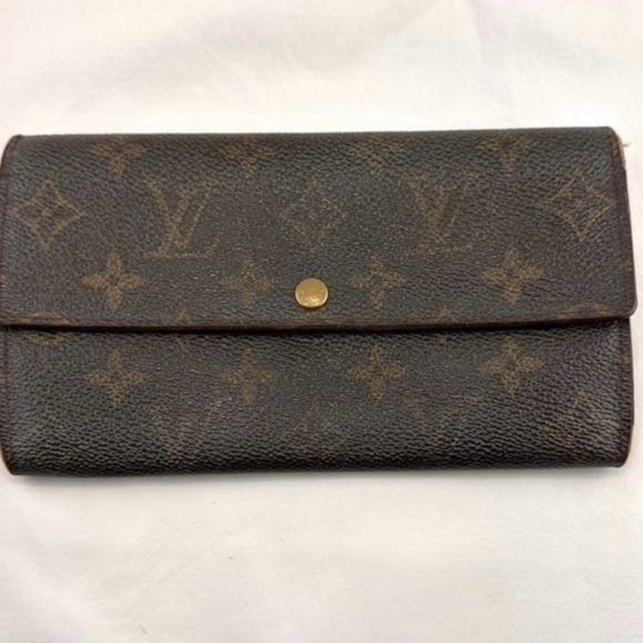 Louis Vuitton Handbags - AUTHENTIC Louis Vuitton wallet. Monogram canvas.